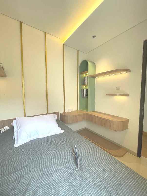 dijual rumah jalan raya alam sutera serpong