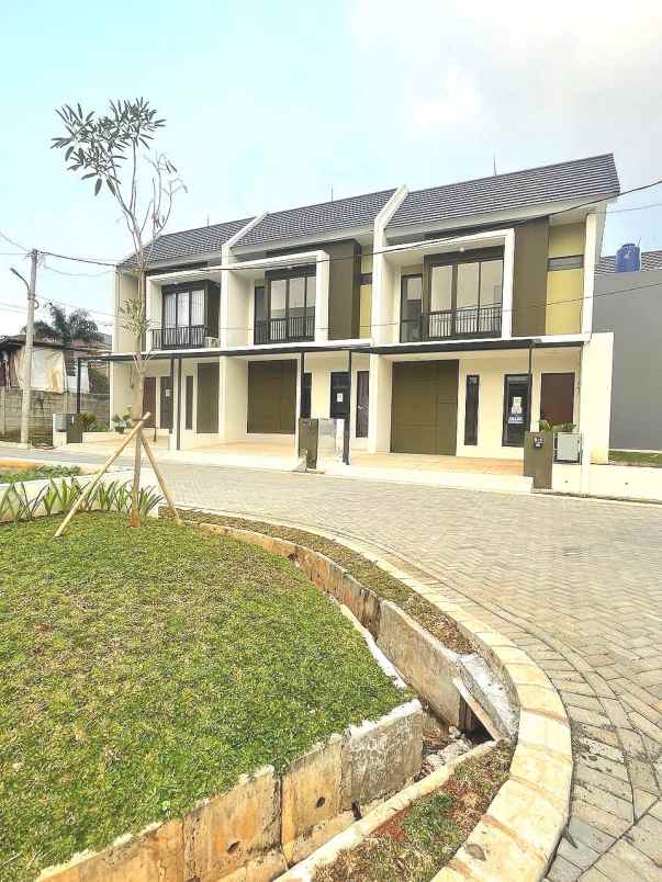 dijual rumah jalan raya alam sutera serpong