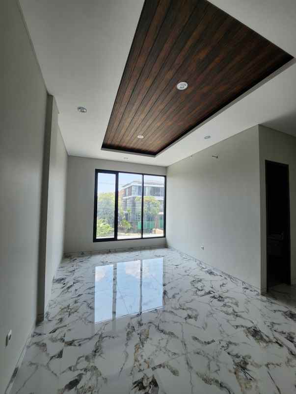 dijual rumah jalan raya babatan pratama