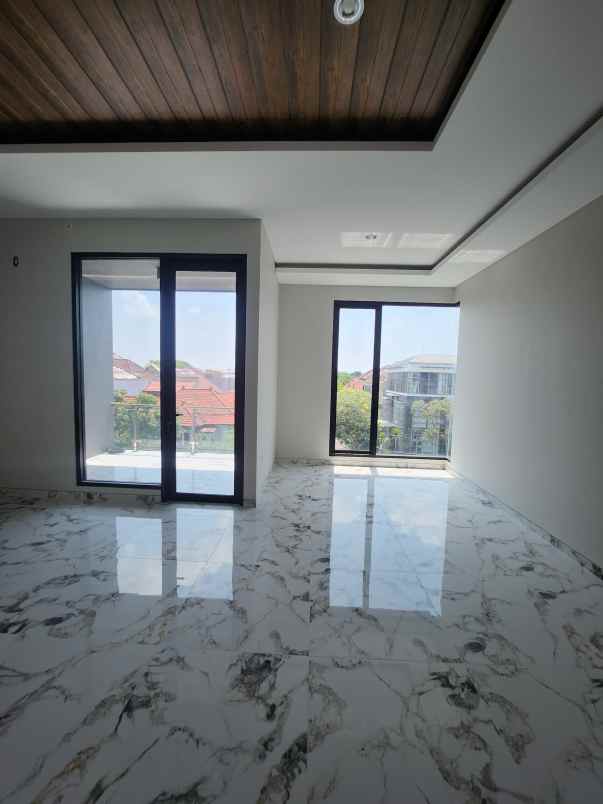 dijual rumah jalan raya babatan pratama