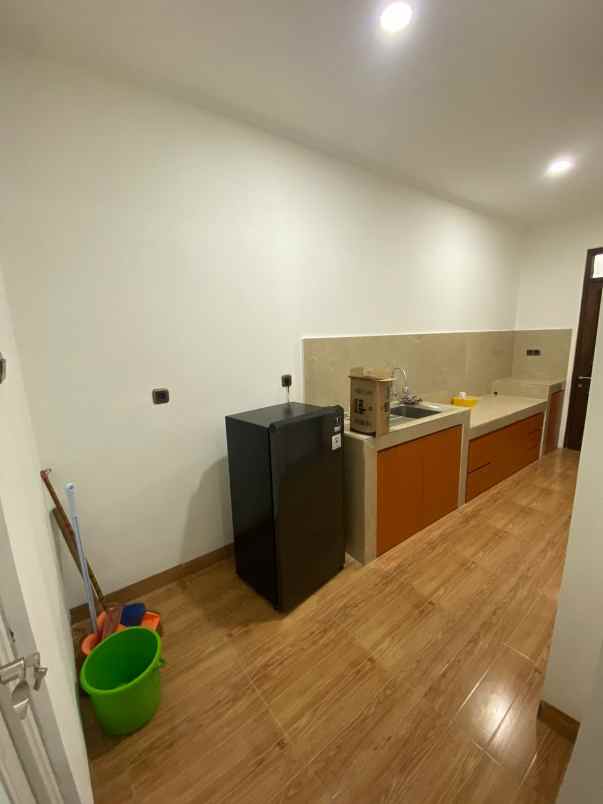 dijual rumah jalan raya cilandak kko