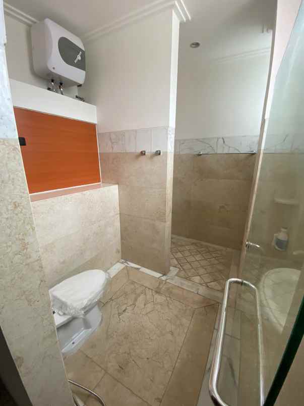 dijual rumah jalan raya cilandak kko