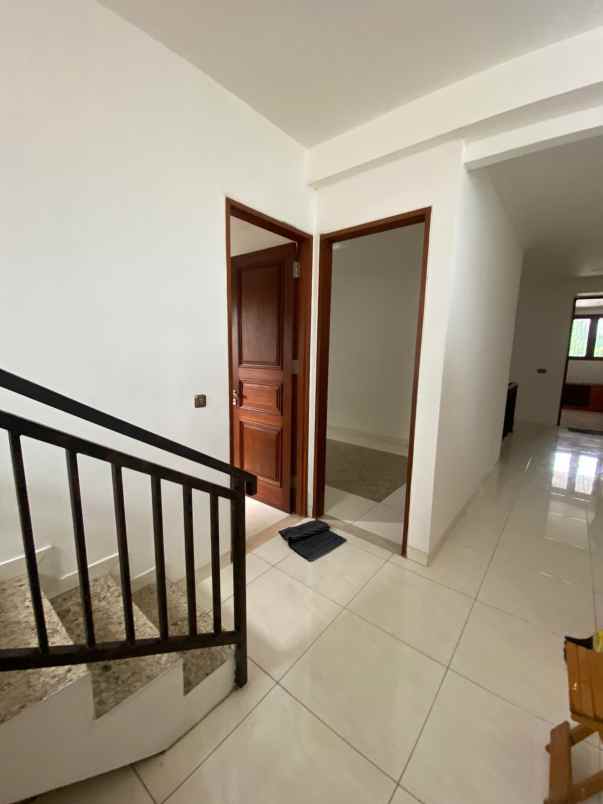 dijual rumah jalan raya cilandak kko