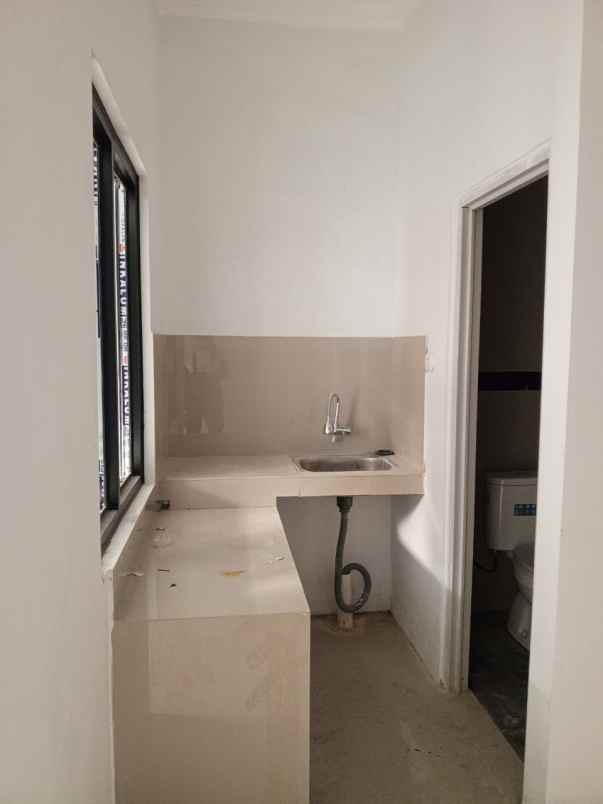 dijual rumah jalan raya jagakarsa