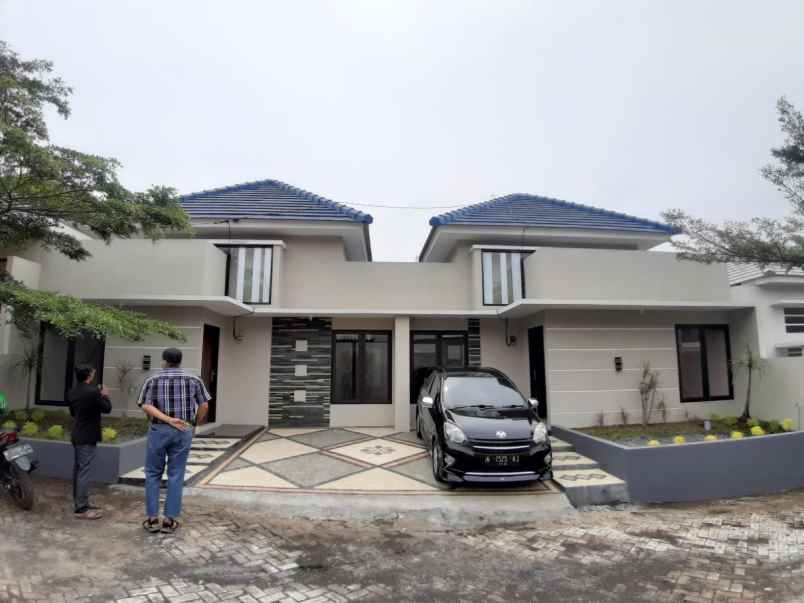 dijual rumah jalan raya kemiri kepanjen