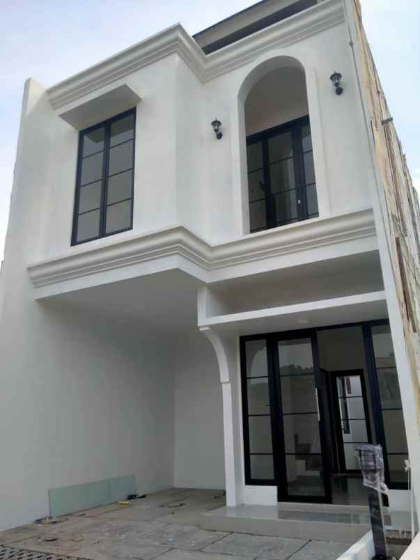 dijual rumah jalan raya merdeka