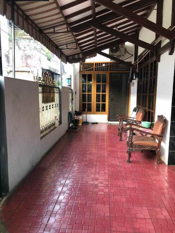 dijual rumah jalan raya pondok kelapa