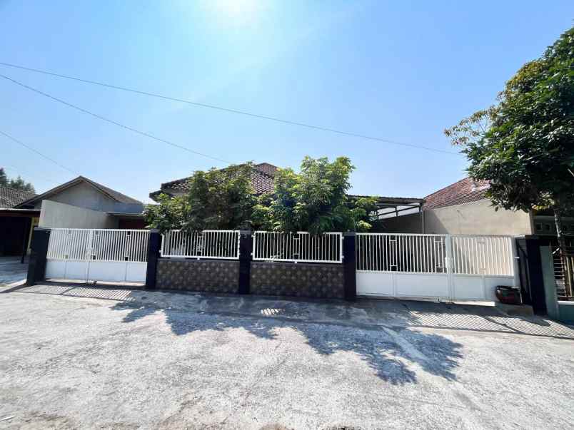 dijual rumah jalan raya tajem