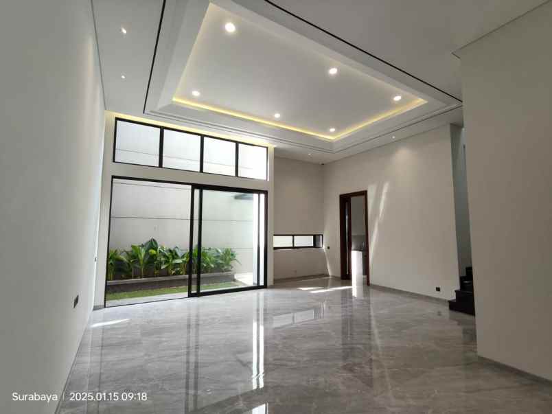 dijual rumah jalan royal park