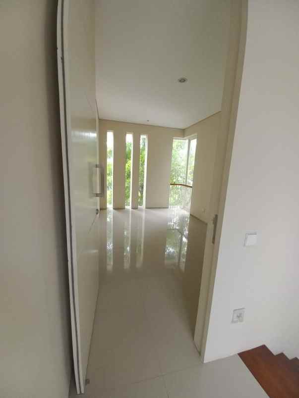 dijual rumah jalan taman puspa raya