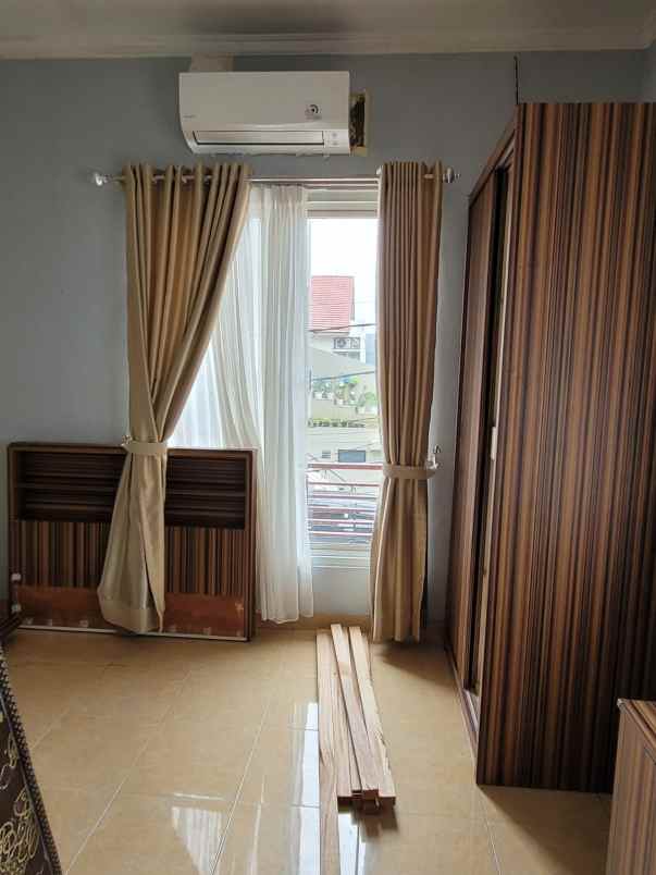 dijual rumah jalan tebet barat jakarta