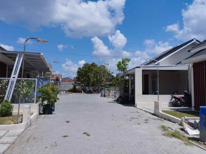 dijual rumah jambidan