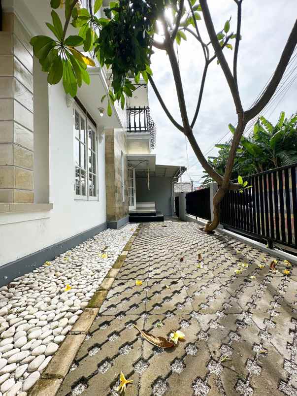 dijual rumah jatirahayu