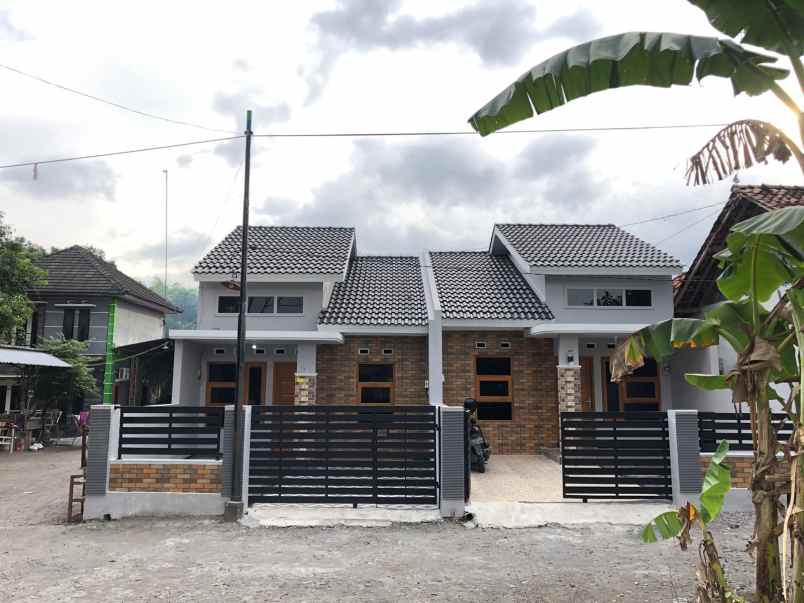 dijual rumah jetak selomartani kalasan