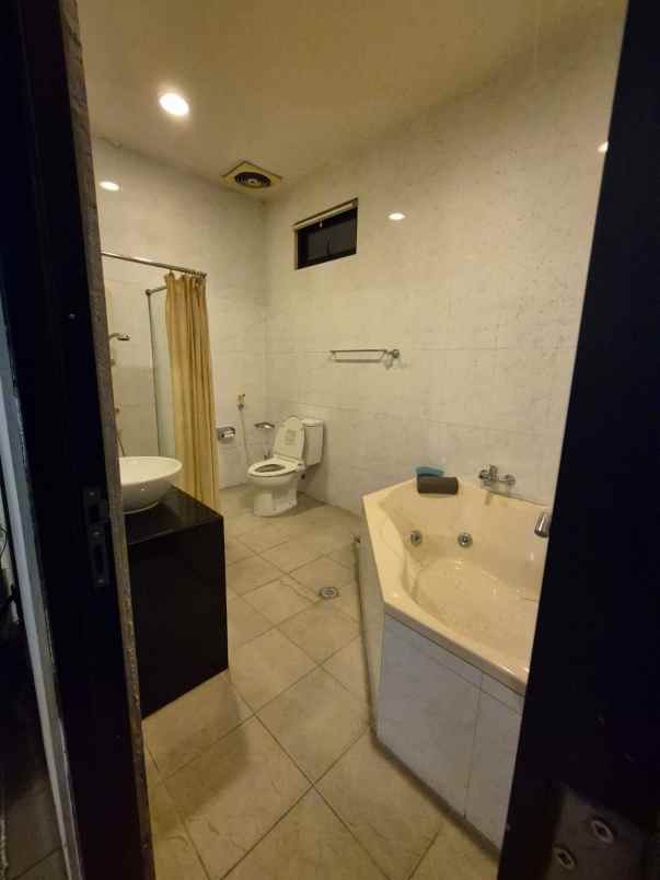 dijual rumah jl arteri kelapa gading