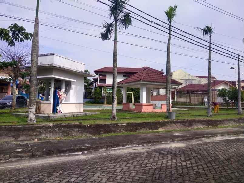 dijual rumah jl aur kuning