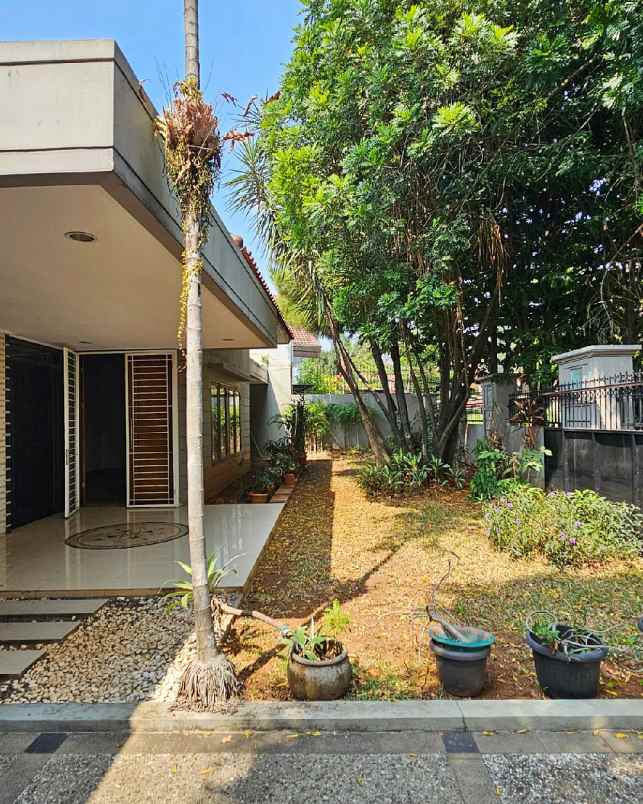 dijual rumah jl bukit hijau pondok