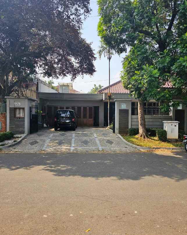 dijual rumah jl bukit hijau pondok