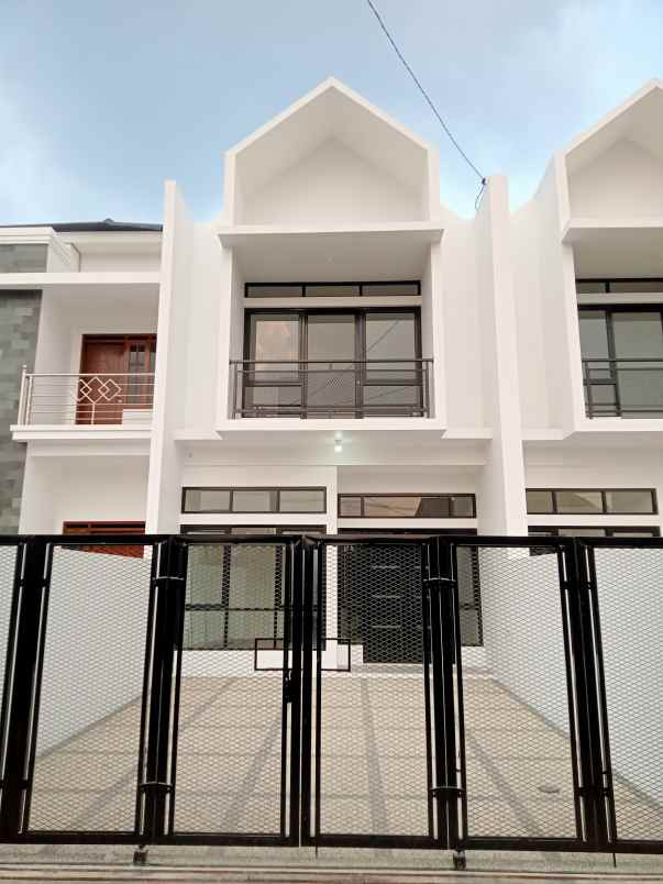 dijual rumah jl cisaranten kulon