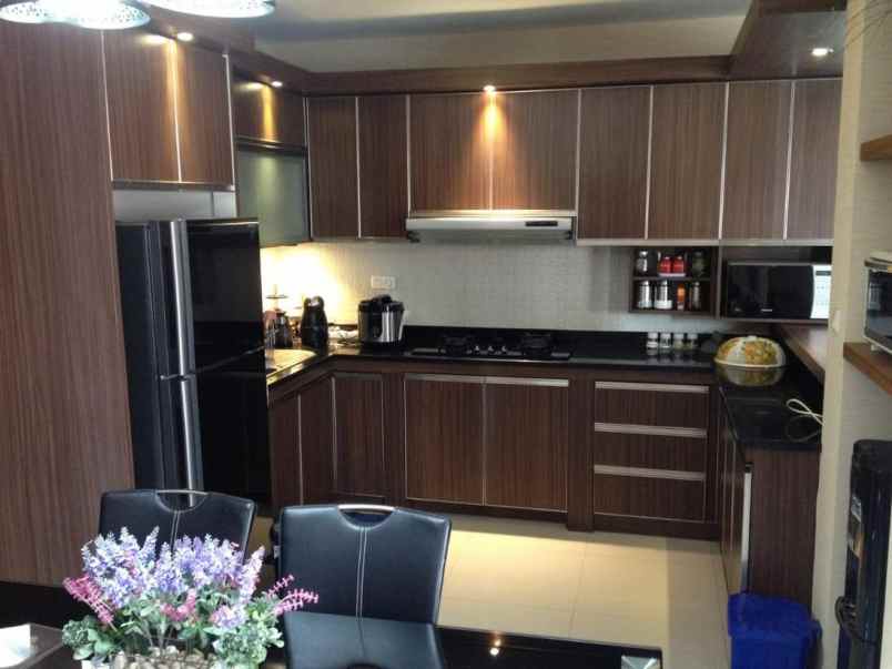 dijual rumah jl cisaranten kulon