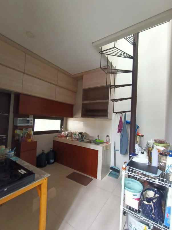 dijual rumah jl garden boulevard no