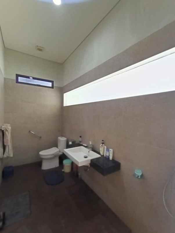 dijual rumah jl garden boulevard no