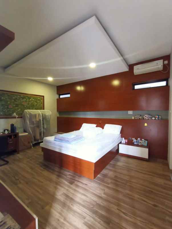 dijual rumah jl garden boulevard no