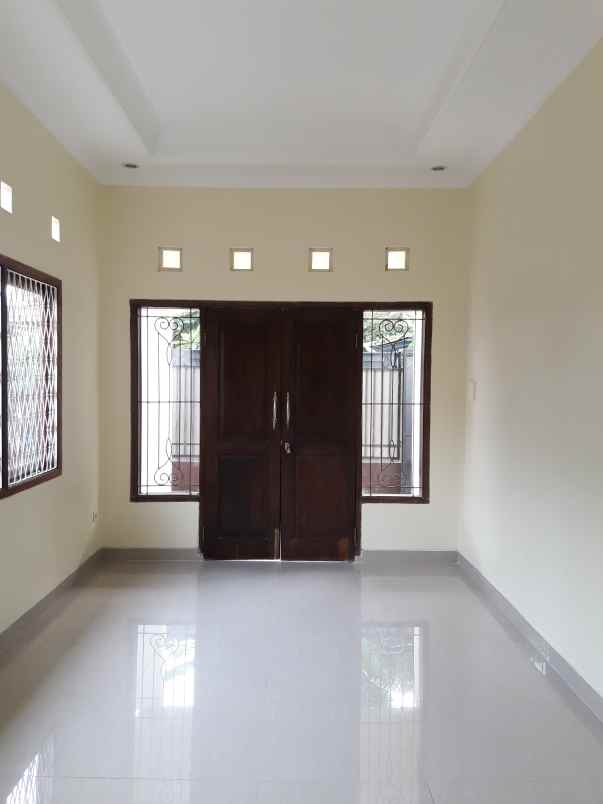 dijual rumah jl h nawi