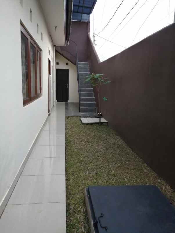 dijual rumah jl h nawi