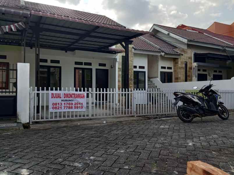 dijual rumah jl hr soebrantas perum