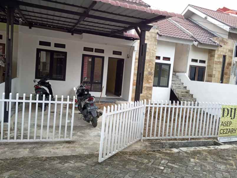 dijual rumah jl hr soebrantas perum