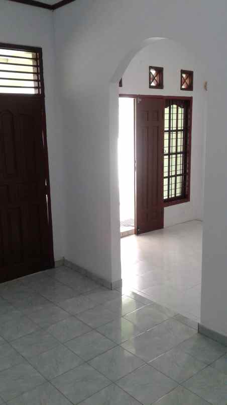 dijual rumah jl hr soebrantas perum