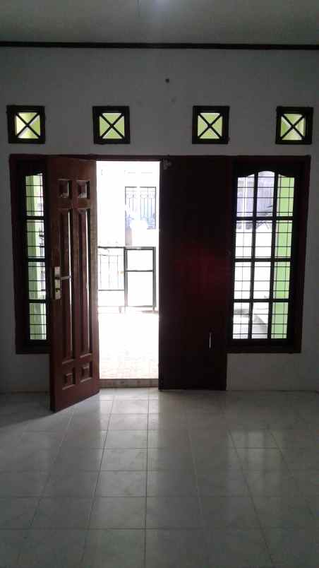 dijual rumah jl hr soebrantas perum