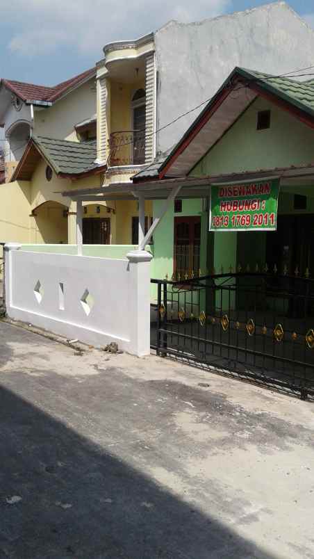 dijual rumah jl hr soebrantas perum