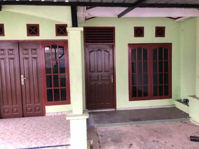 dijual rumah jl hr soebrantas perum