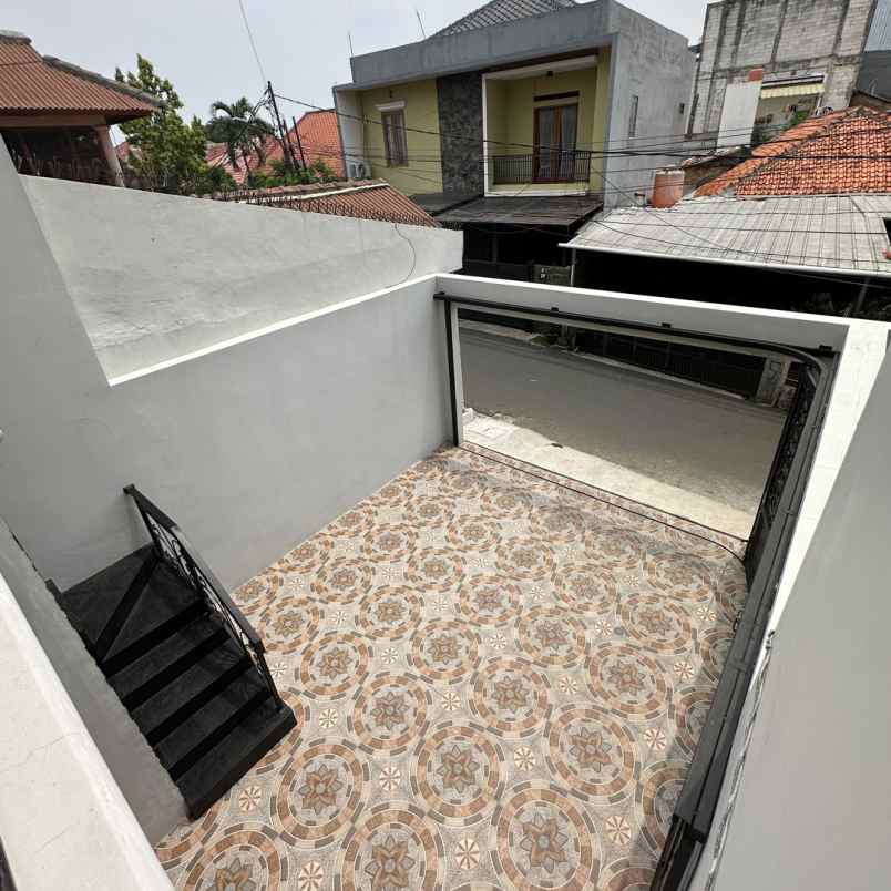 dijual rumah jl jatipadang poncol iii