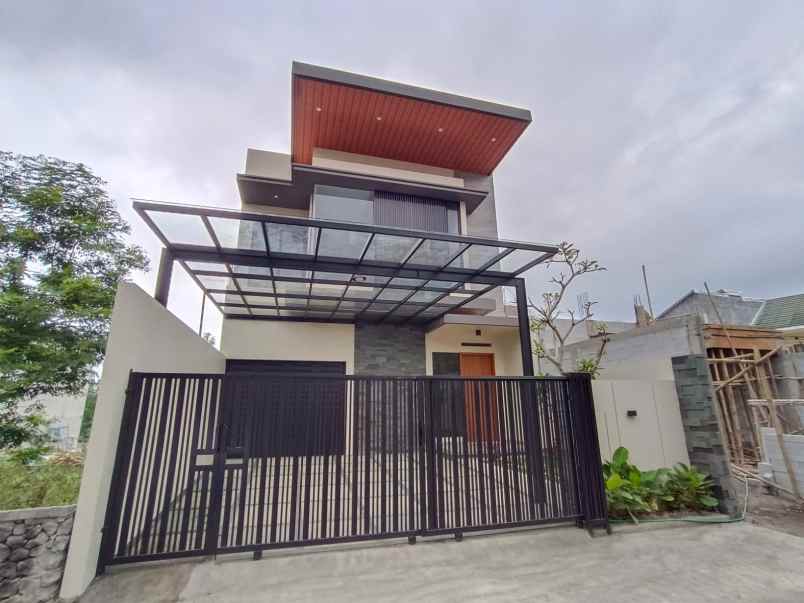 dijual rumah jl kaliurang km 12 5