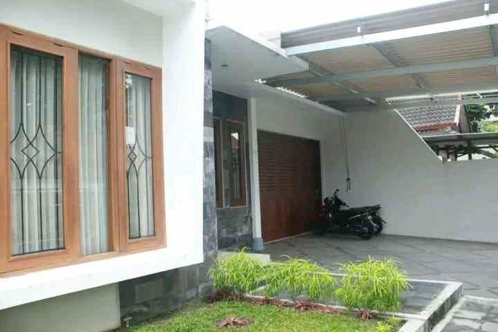 dijual rumah jl kaliurang km 6 dekat