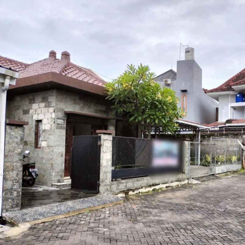 dijual rumah jl kaliurang km 9 sleman