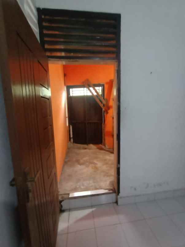 dijual rumah jl karya 1