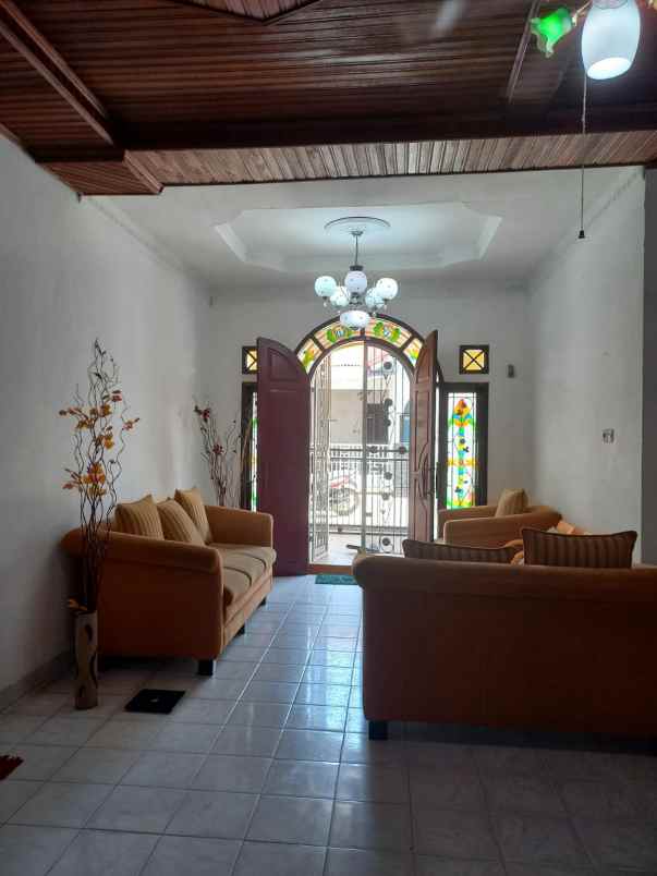 dijual rumah jl karya 1