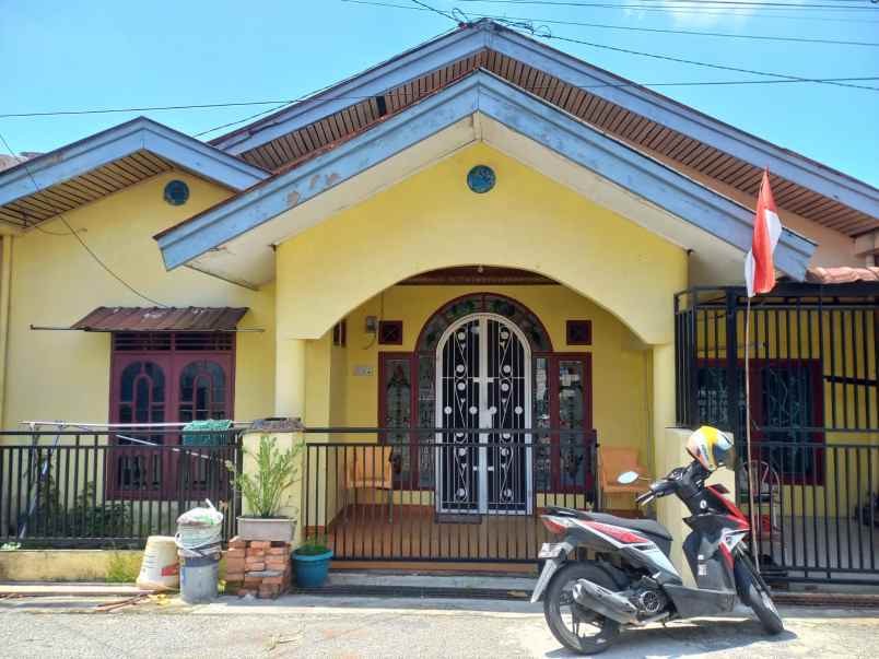 dijual rumah jl karya 1