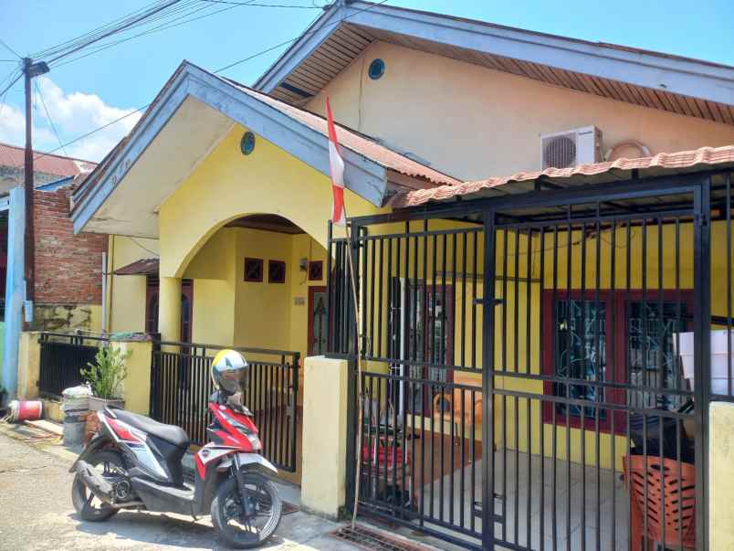 dijual rumah jl karya 1