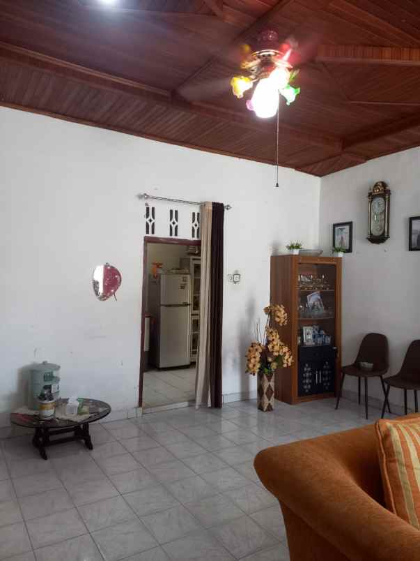 dijual rumah jl karya 1