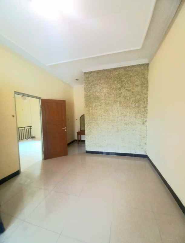 dijual rumah jl kemang raya