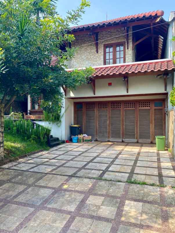 dijual rumah jl komplek lebak lestari