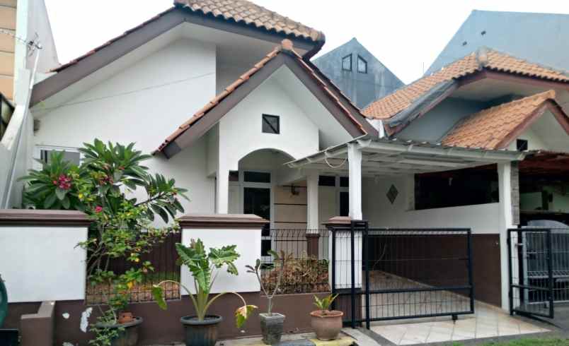 dijual rumah jl komplek telkom