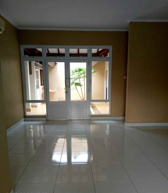 dijual rumah jl komplek telkom