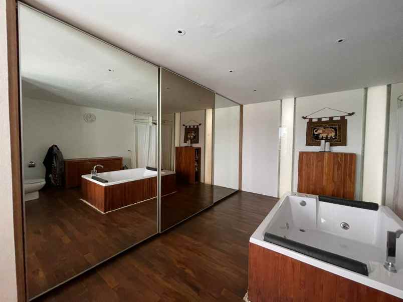 dijual rumah jl kotabaru parahyangan