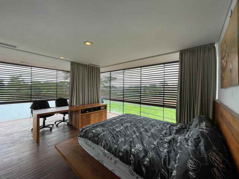 dijual rumah jl kotabaru parahyangan